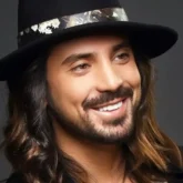 دانلود آهنگ حس و حالم خوش نیست همه چی داغونه